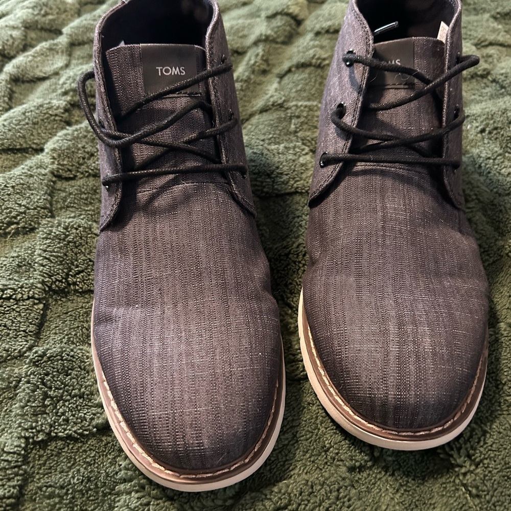 TOMS Men's Blue-Gray Chukka Boots